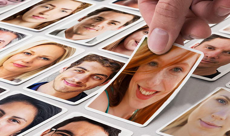 foto di molte persone, potrebbero essere nuovi clienti