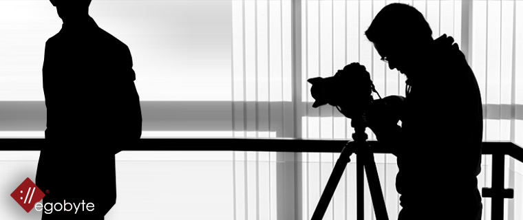 Fotografico professionale e modello in posa